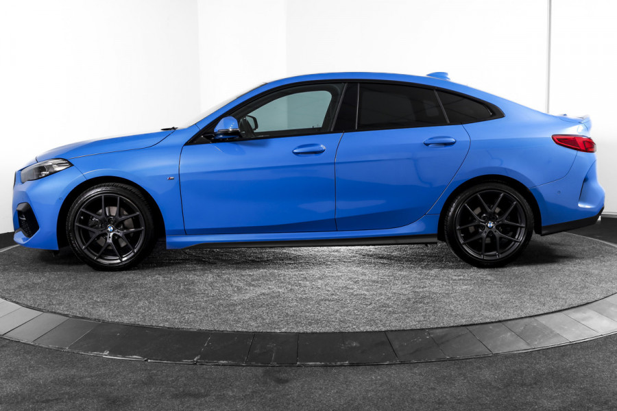 BMW 2 Serie Gran Coupé 218i 136 PK Executive Edition M-Sport Orig. NL | Dig. Cockpit | Head-Up | Cruise | Stoel-+Stuurverw. | PDC | Camera | NAV+App. Connect | ECC | Trekhaak | LM 18" |