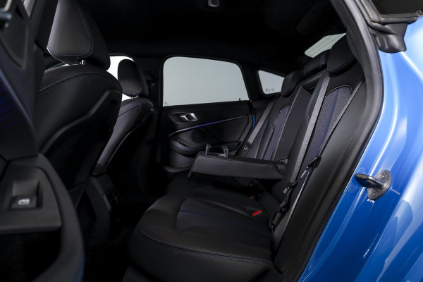 BMW 2 Serie Gran Coupé 218i 136 PK Executive Edition M-Sport Orig. NL | Dig. Cockpit | Head-Up | Cruise | Stoel-+Stuurverw. | PDC | Camera | NAV+App. Connect | ECC | Trekhaak | LM 18" |