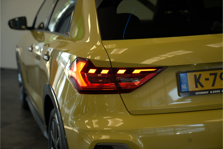 Audi A1 citycarver 35 TFSI epic Carplay PDC 17'' 24 Maanden garantie* (Vraag naar de voorwaarden)