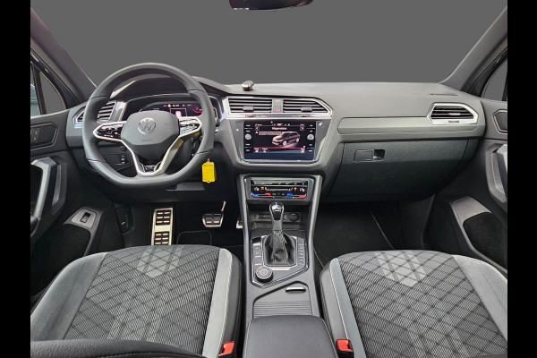 Volkswagen Tiguan 2.0 TSI 190PK 4MOTION DSG R-Line | Pano | Trekhaak | HUD | Stuur- & stoelverwarming | Virtual | App-connect | LMV 19" |