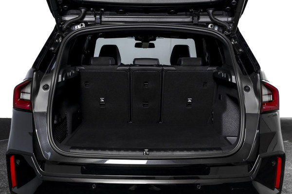 BMW X1 xDrive25e 245 PK M-Sport | Premium Pack | S/K-Panodak | Elek. Trekhaak | Dig. Cockpit | Cruise | Stoelverw. | PDC | Camera | NAV+App. Connect | ECC | Elek. Klep | LM 19" | 9761