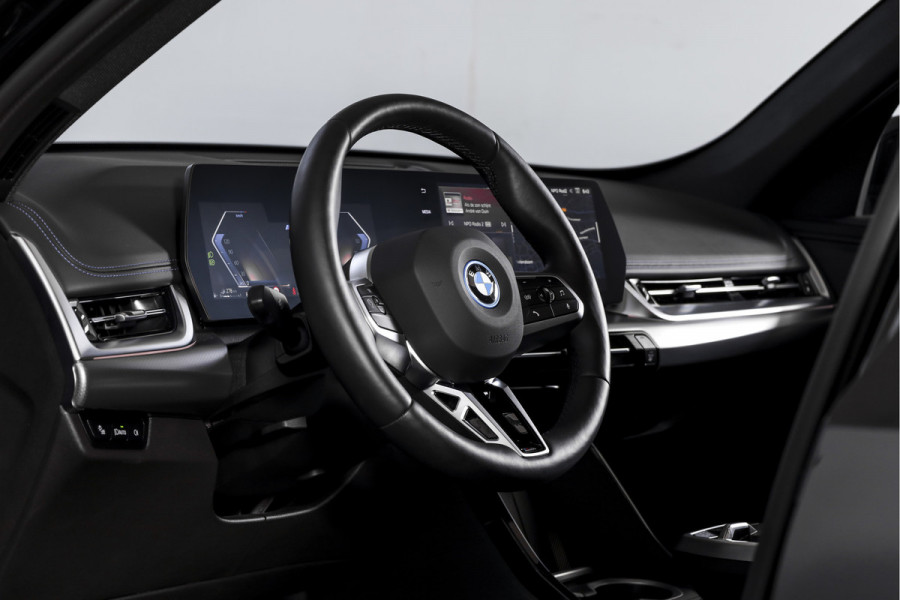 BMW X1 xDrive25e 245 PK M-Sport | Premium Pack | S/K-Panodak | Elek. Trekhaak | Dig. Cockpit | Cruise | Stoelverw. | PDC | Camera | NAV+App. Connect | ECC | Elek. Klep | LM 19" | 9761