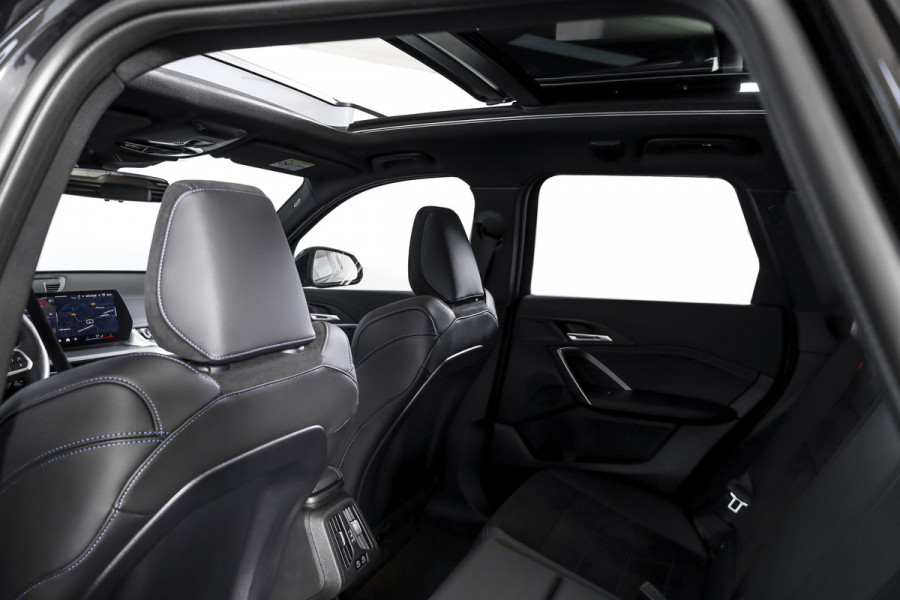 BMW X1 xDrive25e 245 PK M-Sport | Premium Pack | S/K-Panodak | Elek. Trekhaak | Dig. Cockpit | Cruise | Stoelverw. | PDC | Camera | NAV+App. Connect | ECC | Elek. Klep | LM 19" | 9761