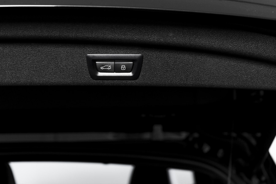 BMW X1 xDrive25e 245 PK M-Sport | Premium Pack | S/K-Panodak | Elek. Trekhaak | Dig. Cockpit | Cruise | Stoelverw. | PDC | Camera | NAV+App. Connect | ECC | Elek. Klep | LM 19" | 9761