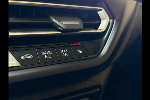 BMW 1-serie 118i High Executive M-SPORT|PANO|HARMAN KARDON|KEYLESS|FABRIEKSGARANTIE|CARPLAY|CAMERA|AMBIENT|DEALER ONDERHOUDEN|VOL!