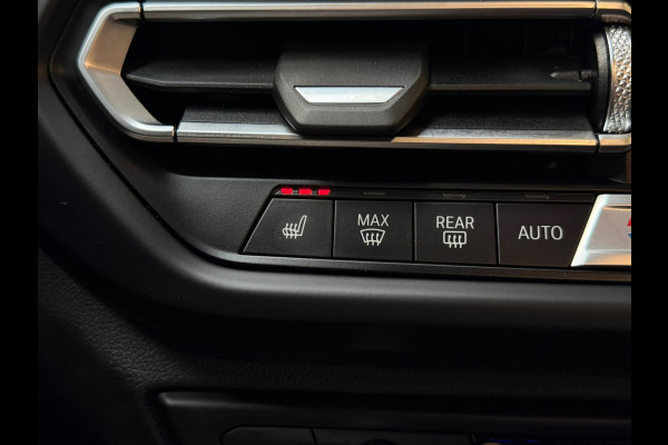 BMW 1-serie 118i High Executive M-SPORT|PANO|HARMAN KARDON|KEYLESS|FABRIEKSGARANTIE|CARPLAY|CAMERA|AMBIENT|DEALER ONDERHOUDEN|VOL!