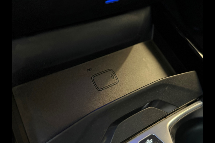 BMW 1-serie 118i High Executive M-SPORT|PANO|HARMAN KARDON|KEYLESS|FABRIEKSGARANTIE|CARPLAY|CAMERA|AMBIENT|DEALER ONDERHOUDEN|VOL!