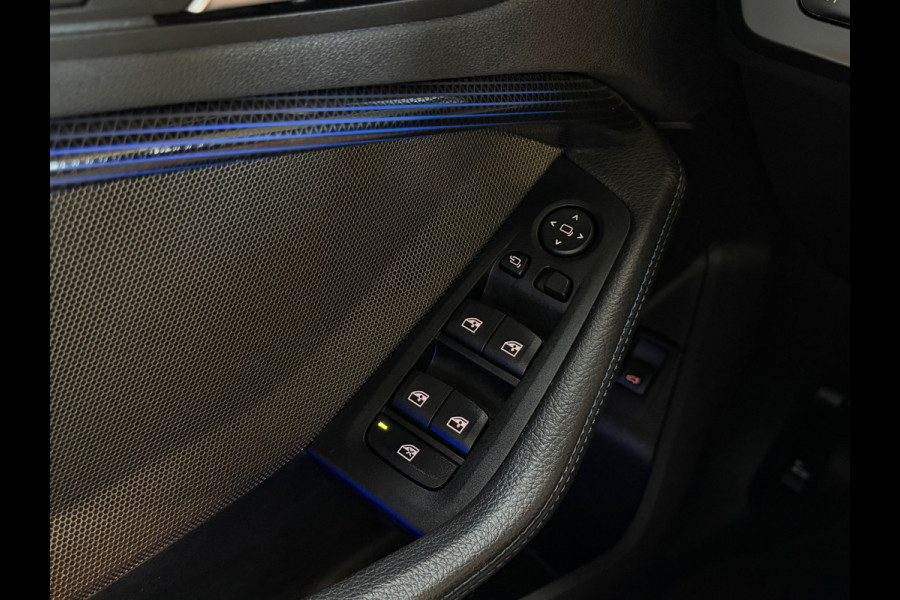 BMW 1-serie 118i High Executive M-SPORT|PANO|HARMAN KARDON|KEYLESS|FABRIEKSGARANTIE|CARPLAY|CAMERA|AMBIENT|DEALER ONDERHOUDEN|VOL!