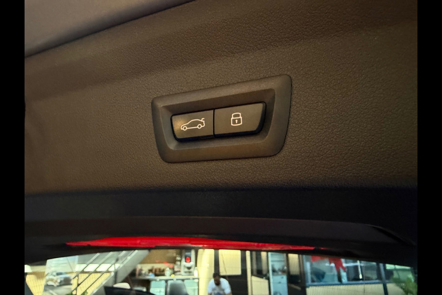 BMW 1-serie 118i High Executive M-SPORT|PANO|HARMAN KARDON|KEYLESS|FABRIEKSGARANTIE|CARPLAY|CAMERA|AMBIENT|DEALER ONDERHOUDEN|VOL!