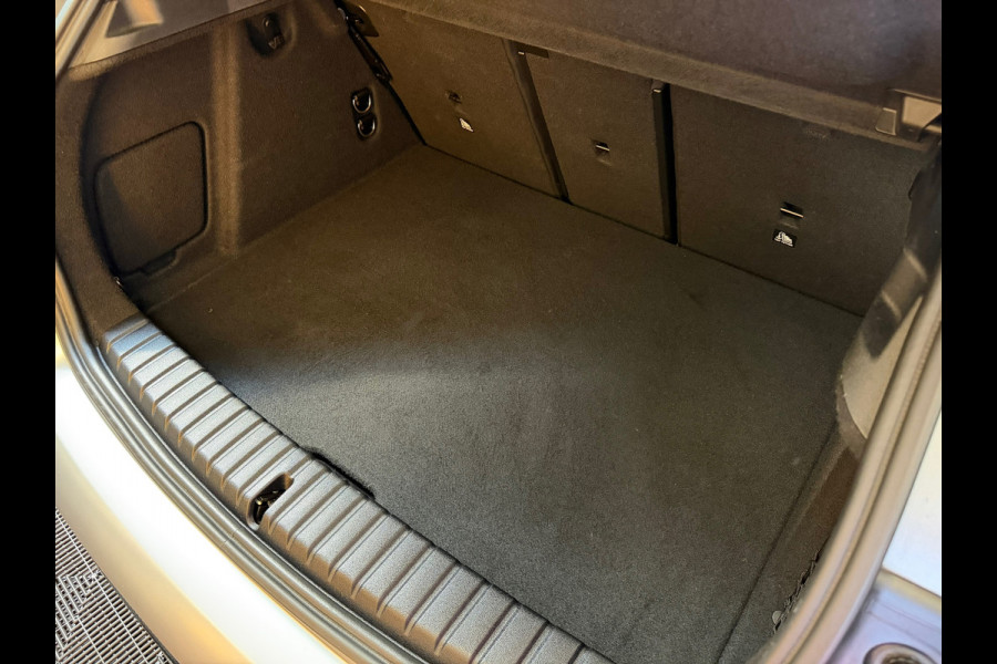 BMW 1-serie 118i High Executive M-SPORT|PANO|HARMAN KARDON|KEYLESS|FABRIEKSGARANTIE|CARPLAY|CAMERA|AMBIENT|DEALER ONDERHOUDEN|VOL!