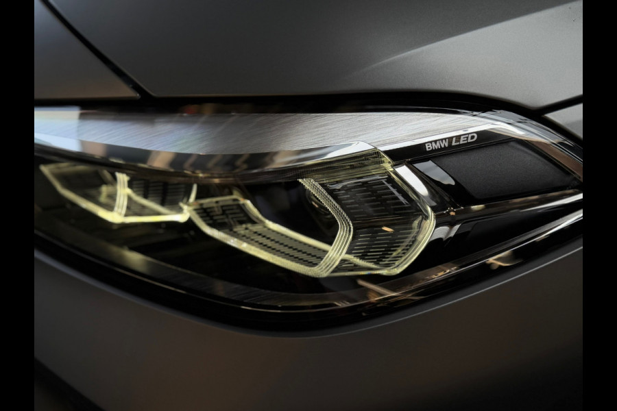 BMW 1-serie 118i High Executive M-SPORT|PANO|HARMAN KARDON|KEYLESS|FABRIEKSGARANTIE|CARPLAY|CAMERA|AMBIENT|DEALER ONDERHOUDEN|VOL!