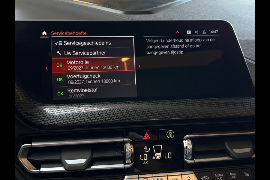 BMW 1-serie 118i High Executive M-SPORT|PANO|HARMAN KARDON|KEYLESS|FABRIEKSGARANTIE|CARPLAY|CAMERA|AMBIENT|DEALER ONDERHOUDEN|VOL!