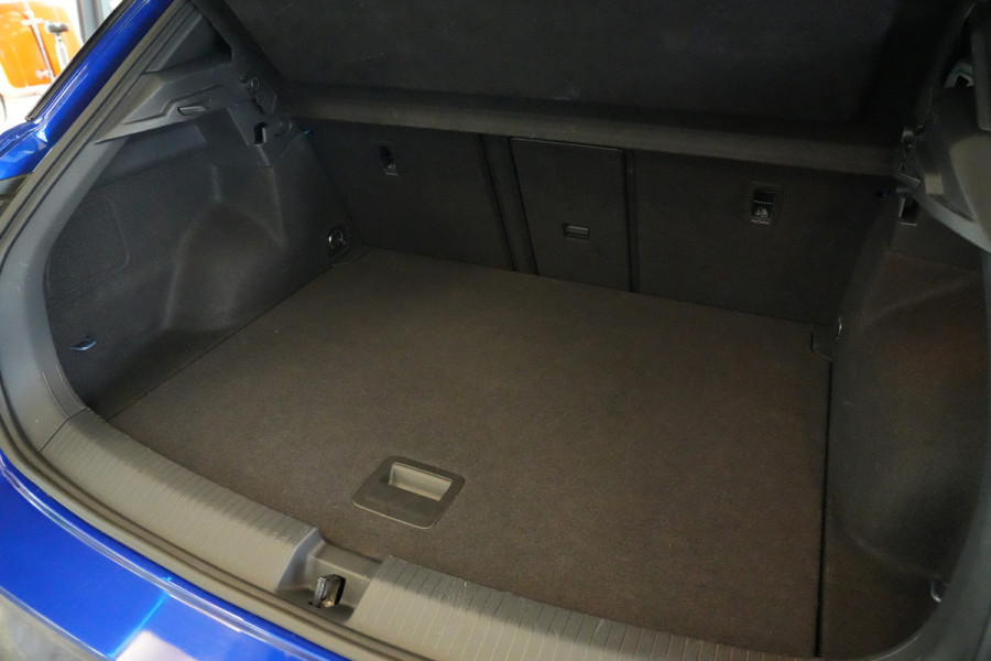 Volkswagen T-Roc 1.5 TSI R-Line 3x Business Panoramadak 19'lmv Adaptive-Cruise IQ-led 24 Maanden garantie* (Vraag naar de voorwaarden)