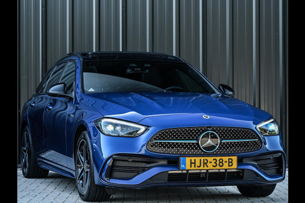 Mercedes-Benz C-Klasse Estate 300 e Business Solution AMG | NL-Auto | Panoramadak | 360 Camera | Burmester | Night-Pakket | Memory Seats | Head-Up | ACC | Ambiance Interieur | Stuurverwarming |