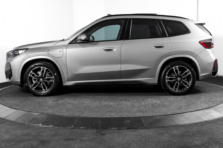 BMW X1 xDrive25e 245 PK | M-Sport | Premium Pack | S/K-Panodak | Elek. Trekhaak | Dig. Cockpit | Cruise | Stoelverw. | PDC | Camera | NAV+App. Connect | ECC | Elek. Klep | LM 19" | 2882