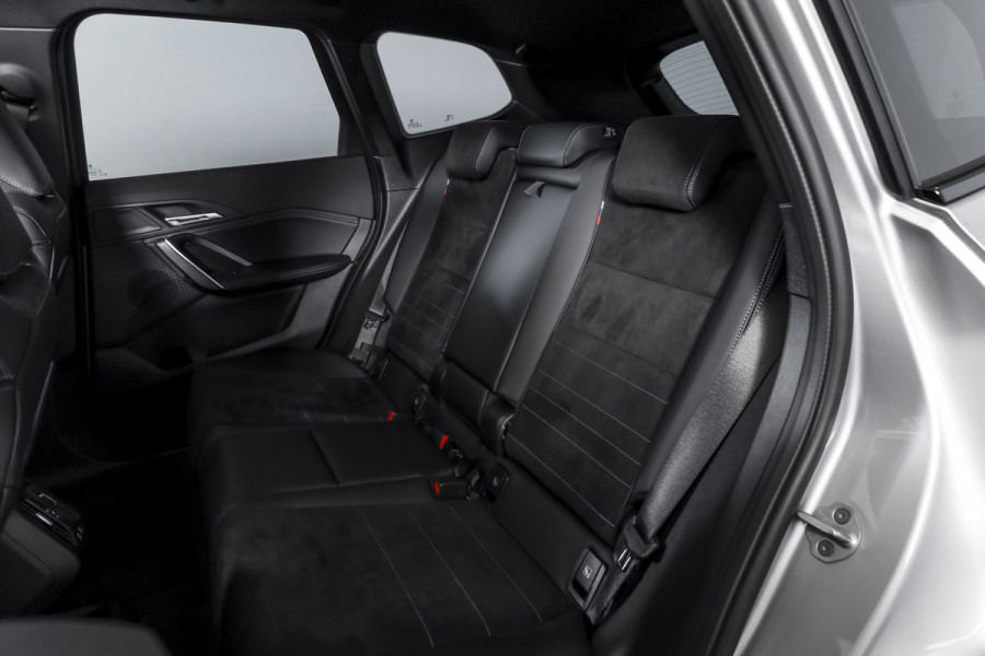 BMW X1 xDrive25e 245 PK | M-Sport | Premium Pack | S/K-Panodak | Elek. Trekhaak | Dig. Cockpit | Cruise | Stoelverw. | PDC | Camera | NAV+App. Connect | ECC | Elek. Klep | LM 19" | 2882