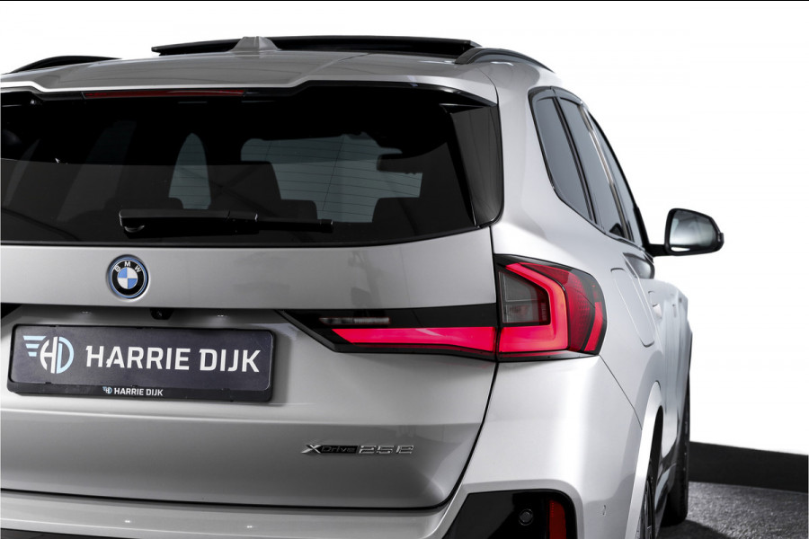 BMW X1 xDrive25e 245 PK | M-Sport | Premium Pack | S/K-Panodak | Elek. Trekhaak | Dig. Cockpit | Cruise | Stoelverw. | PDC | Camera | NAV+App. Connect | ECC | Elek. Klep | LM 19" | 2882
