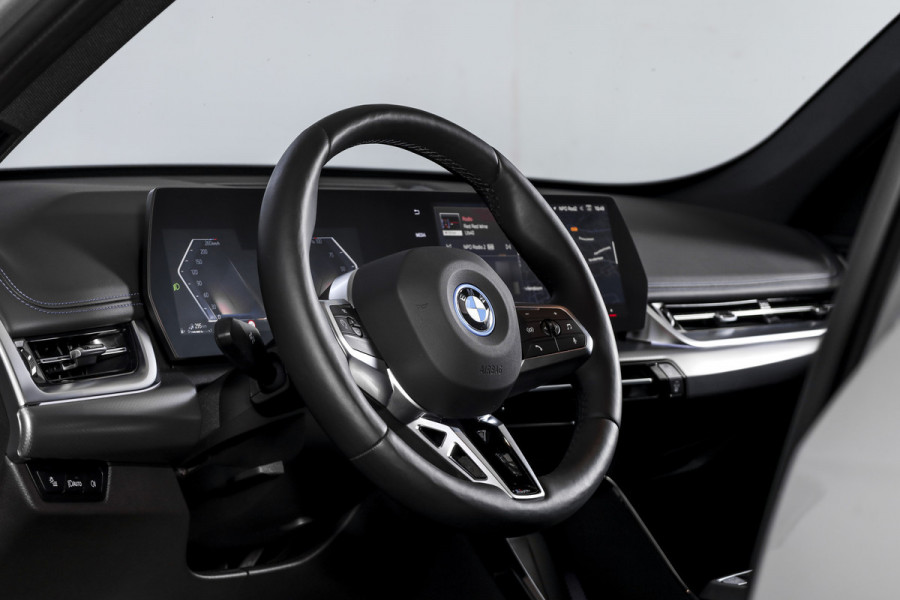 BMW X1 xDrive25e 245 PK | M-Sport | Premium Pack | S/K-Panodak | Elek. Trekhaak | Dig. Cockpit | Cruise | Stoelverw. | PDC | Camera | NAV+App. Connect | ECC | Elek. Klep | LM 19" | 2882