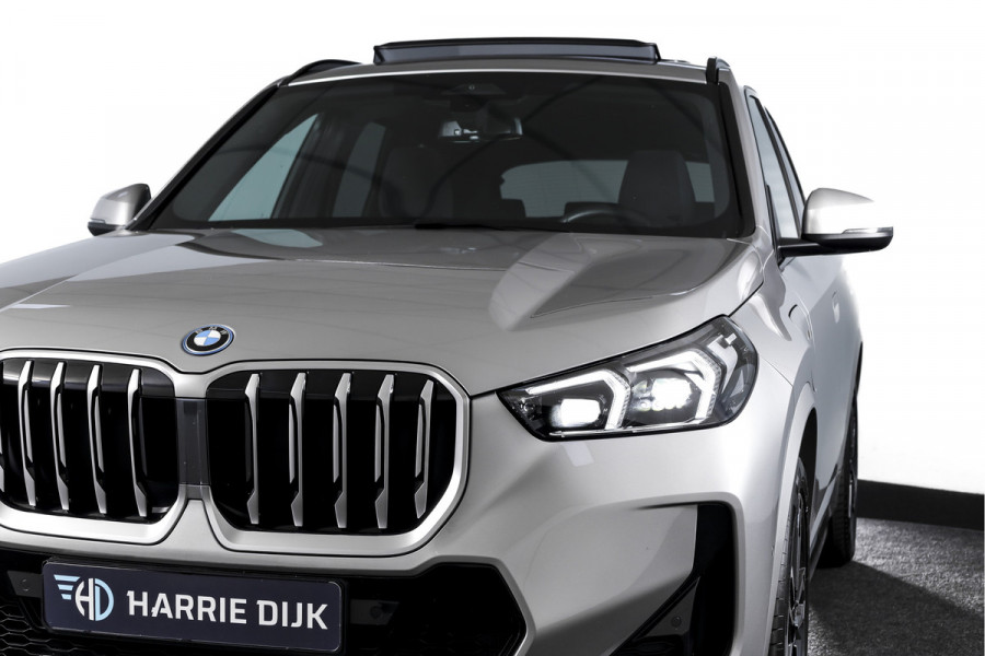 BMW X1 xDrive25e 245 PK | M-Sport | Premium Pack | S/K-Panodak | Elek. Trekhaak | Dig. Cockpit | Cruise | Stoelverw. | PDC | Camera | NAV+App. Connect | ECC | Elek. Klep | LM 19" | 2882
