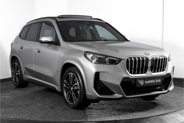 BMW X1 xDrive25e 245 PK | M-Sport | Premium Pack | S/K-Panodak | Elek. Trekhaak | Dig. Cockpit | Cruise | Stoelverw. | PDC | Camera | NAV+App. Connect | ECC | Elek. Klep | LM 19" | 2882