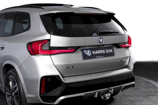 BMW X1 xDrive25e 245 PK M-Sport | Premium Pack | S/K-Panodak | Elek. Trekhaak | Dig. Cockpit | Cruise | Stoelverw. | PDC | Camera | NAV+App. Connect | ECC | Elek. Klep | LM 19" | 2943