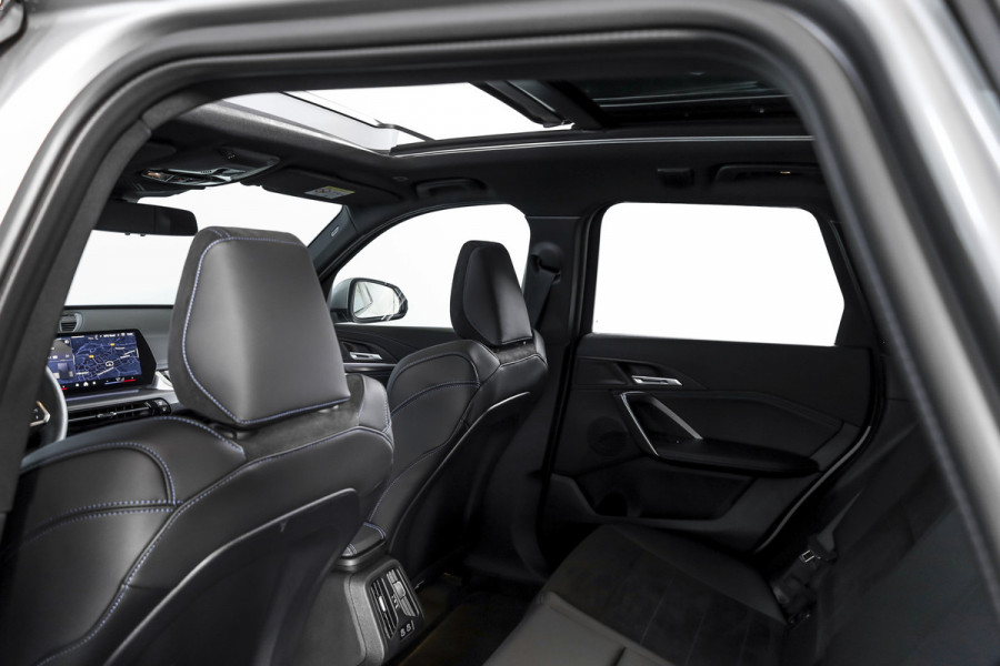 BMW X1 xDrive25e 245 PK M-Sport | Premium Pack | S/K-Panodak | Elek. Trekhaak | Dig. Cockpit | Cruise | Stoelverw. | PDC | Camera | NAV+App. Connect | ECC | Elek. Klep | LM 19" | 2943