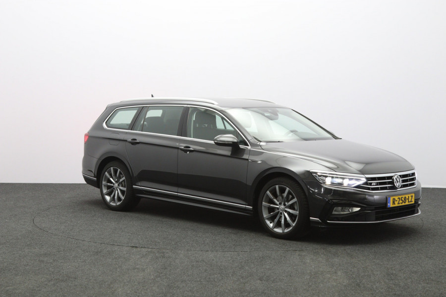Volkswagen Passat Variant 1.5 TSI 150 PK Automaat R-Line Elegance, Trekhaak, Matrix-LED, Carplay