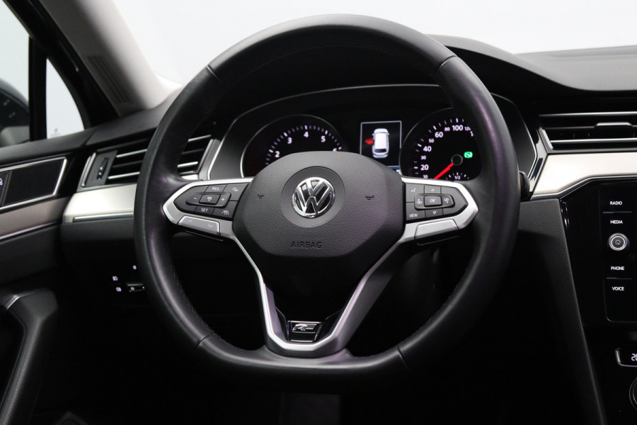 Volkswagen Passat Variant 1.5 TSI 150 PK Automaat R-Line Elegance, Trekhaak, Matrix-LED, Carplay