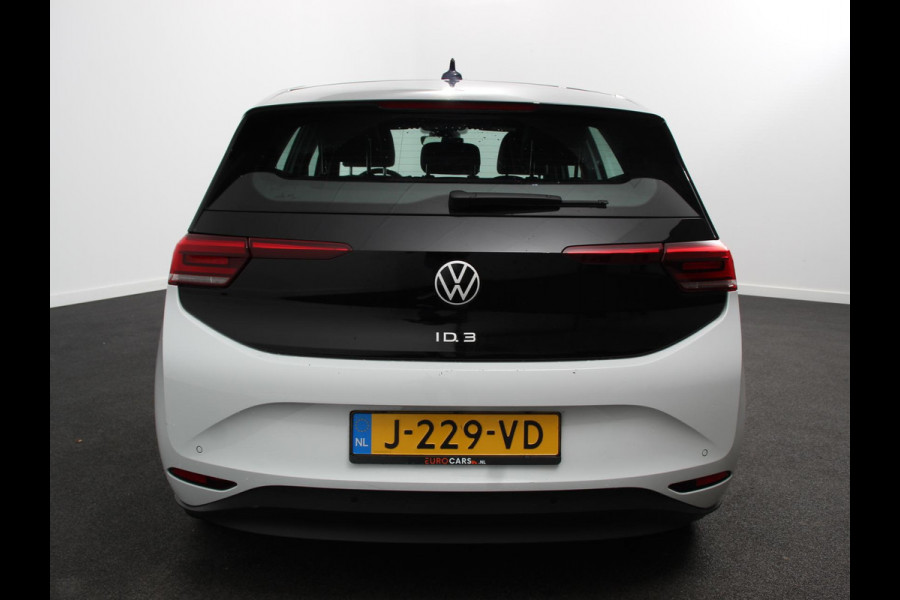 Volkswagen ID.3 First 58 kWh Navigatie Apple Carplay/Android Auto Adaptive Cruise Control Parkeersensoren Stoel- en stuurverwarming Lichtmetalen velgen Climate Control