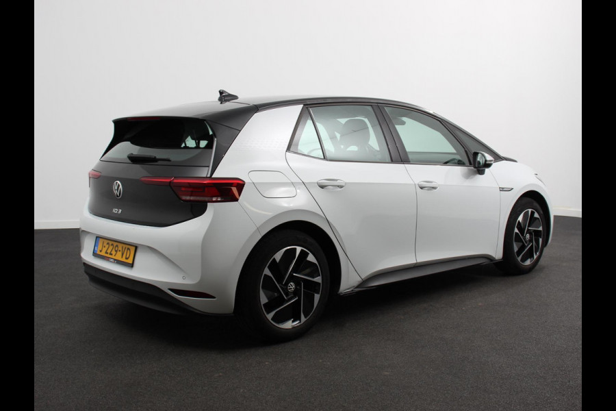 Volkswagen ID.3 First 58 kWh Navigatie Apple Carplay/Android Auto Adaptive Cruise Control Parkeersensoren Stoel- en stuurverwarming Lichtmetalen velgen Climate Control