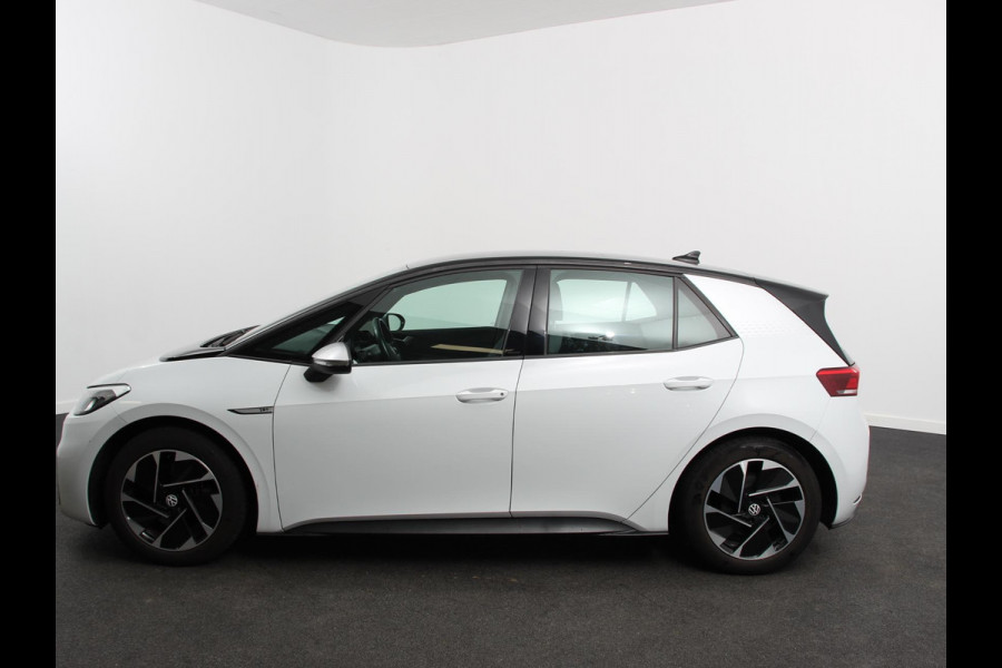 Volkswagen ID.3 First 58 kWh Navigatie Apple Carplay/Android Auto Adaptive Cruise Control Parkeersensoren Stoel- en stuurverwarming Lichtmetalen velgen Climate Control
