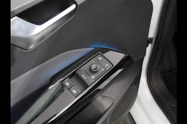 Volkswagen ID.3 First 58 kWh Navigatie Apple Carplay/Android Auto Adaptive Cruise Control Parkeersensoren Stoel- en stuurverwarming Lichtmetalen velgen Climate Control