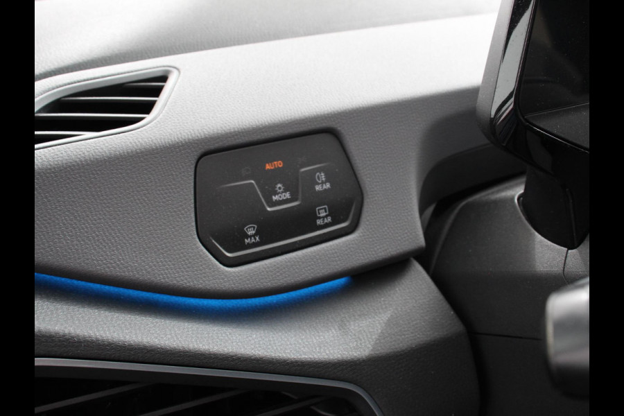 Volkswagen ID.3 First 58 kWh Navigatie Apple Carplay/Android Auto Adaptive Cruise Control Parkeersensoren Stoel- en stuurverwarming Lichtmetalen velgen Climate Control