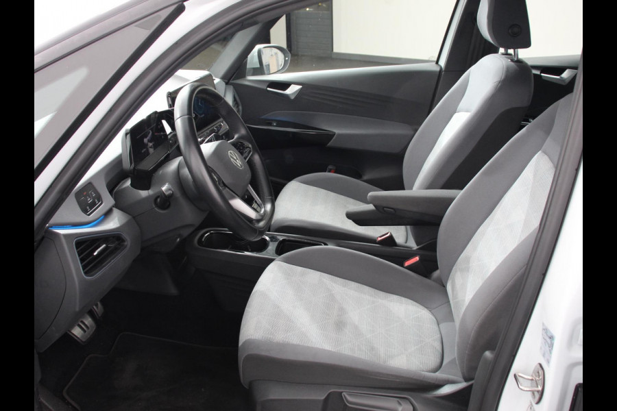 Volkswagen ID.3 First 58 kWh Navigatie Apple Carplay/Android Auto Adaptive Cruise Control Parkeersensoren Stoel- en stuurverwarming Lichtmetalen velgen Climate Control