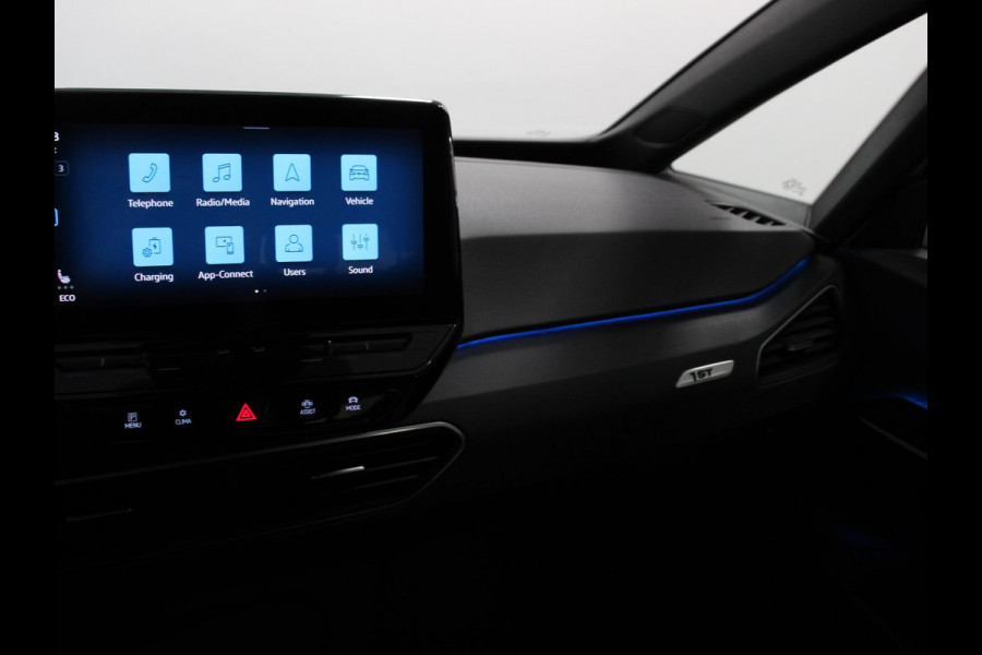 Volkswagen ID.3 First 58 kWh Navigatie Apple Carplay/Android Auto Adaptive Cruise Control Parkeersensoren Stoel- en stuurverwarming Lichtmetalen velgen Climate Control