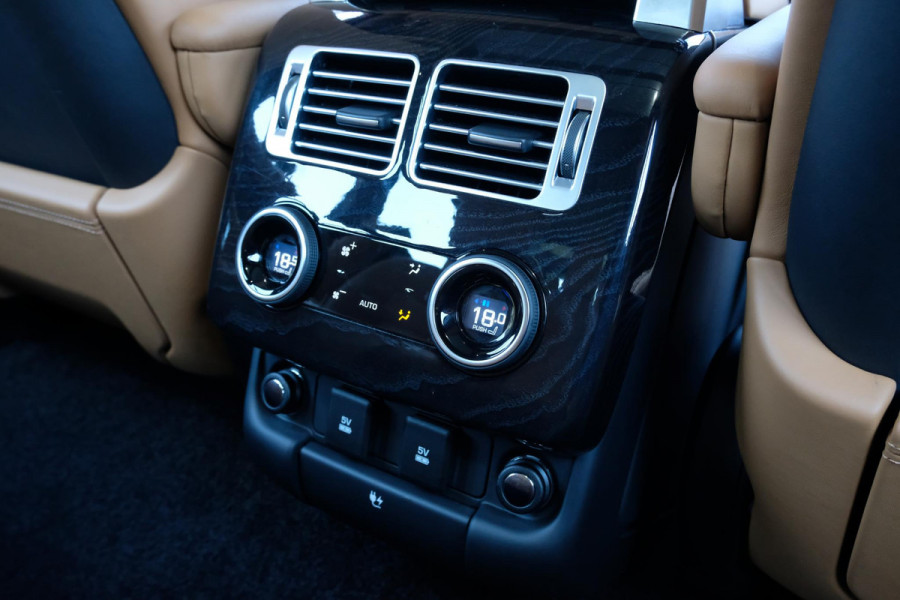 Land Rover Range Rover P400e Autobiography 404 PK | Meridan audio | Panoramadak | Stoelmassage | Head-Up | Adaptive cruise | Lounge stoelen | Luchtvering |