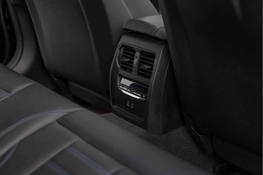 BMW i4 eDrive40 High Executive 84 kWh M-Pakket M-sportstoelen Schuif/kantel HuD