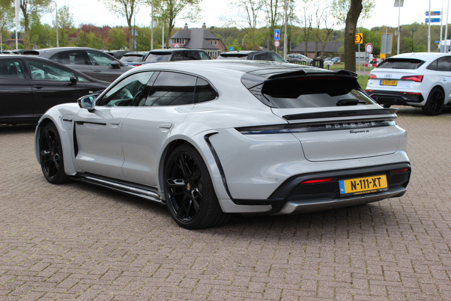 Porsche Taycan Cross Turismo 4 93 kWh / SoH 92,2% / Panoramadak / 360Camera / Passenger Display / Adaptieve Stoelen / Luchtvering / 21'' / Bose / Keyless / Sportchrono / Stoelventilatie / Stoelverwarming 4x / DAB / Cruise Control