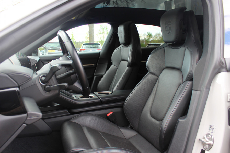 Porsche Taycan Cross Turismo 4 93 kWh / SoH 92,2% / Panoramadak / 360Camera / Passenger Display / Adaptieve Stoelen / Luchtvering / 21'' / Bose / Keyless / Sportchrono / Stoelventilatie / Stoelverwarming 4x / DAB / Cruise Control