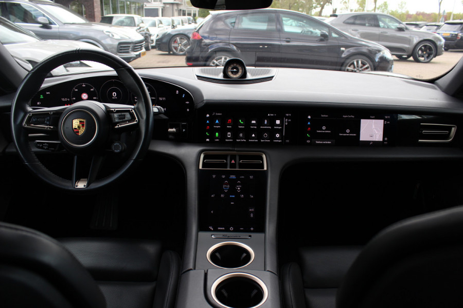 Porsche Taycan Cross Turismo 4 93 kWh / SoH 92,2% / Panoramadak / 360Camera / Passenger Display / Adaptieve Stoelen / Luchtvering / 21'' / Bose / Keyless / Sportchrono / Stoelventilatie / Stoelverwarming 4x / DAB / Cruise Control
