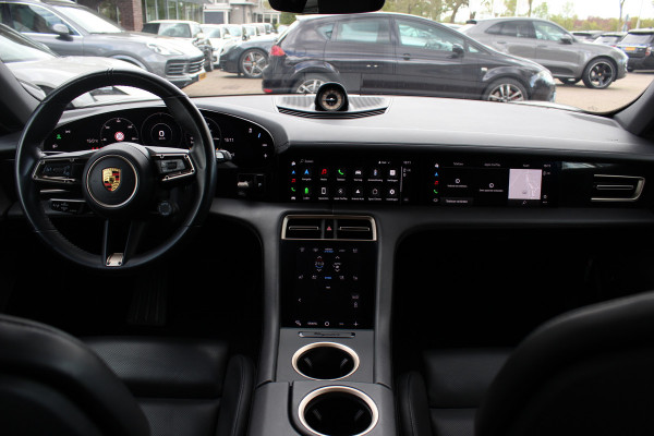 Porsche Taycan Cross Turismo 4 93 kWh / SoH 92,2% / Panoramadak / 360Camera / Passenger Display / Adaptieve Stoelen / Luchtvering / 21'' / Bose / Keyless / Sportchrono / Stoelventilatie / Stoelverwarming 4x / DAB / Cruise Control