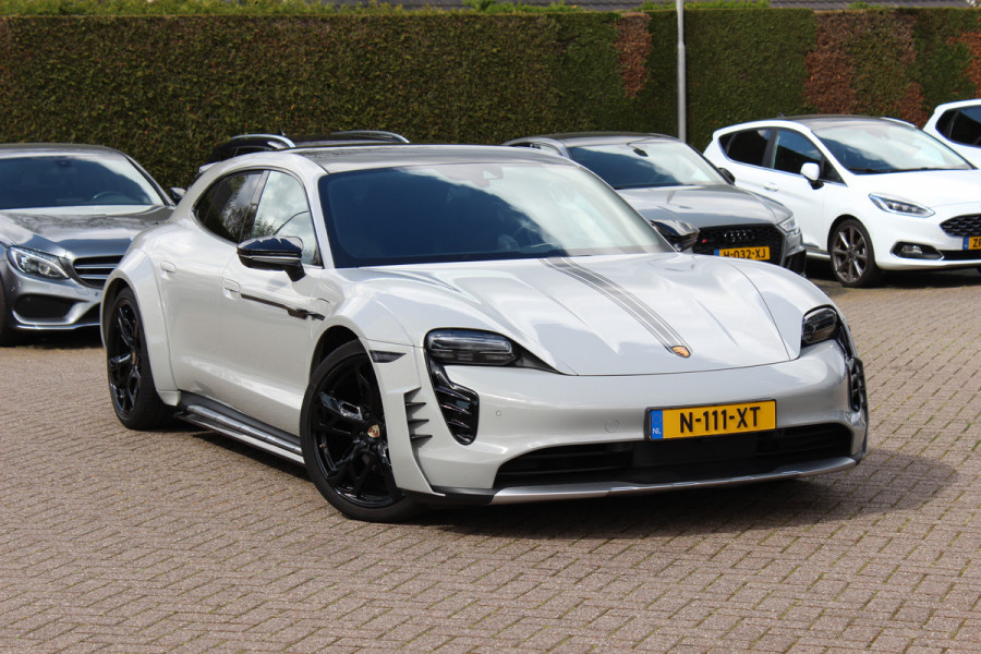 Porsche Taycan Cross Turismo 4 93 kWh / SoH 92,2% / Panoramadak / 360Camera / Passenger Display / Adaptieve Stoelen / Luchtvering / 21'' / Bose / Keyless / Sportchrono / Stoelventilatie / Stoelverwarming 4x / DAB / Cruise Control