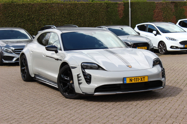 Porsche Taycan Cross Turismo 4 93 kWh / SoH 92,2% / Panoramadak / 360Camera / Passenger Display / Adaptieve Stoelen / Luchtvering / 21'' / Bose / Keyless / Sportchrono / Stoelventilatie / Stoelverwarming 4x / DAB / Cruise Control