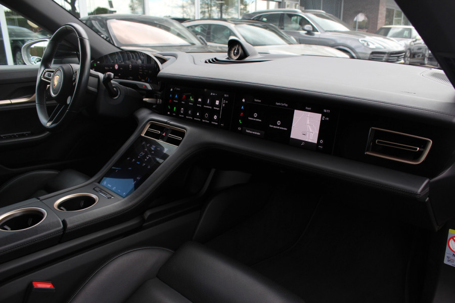 Porsche Taycan Cross Turismo 4 93 kWh / SoH 92,2% / Panoramadak / 360Camera / Passenger Display / Adaptieve Stoelen / Luchtvering / 21'' / Bose / Keyless / Sportchrono / Stoelventilatie / Stoelverwarming 4x / DAB / Cruise Control