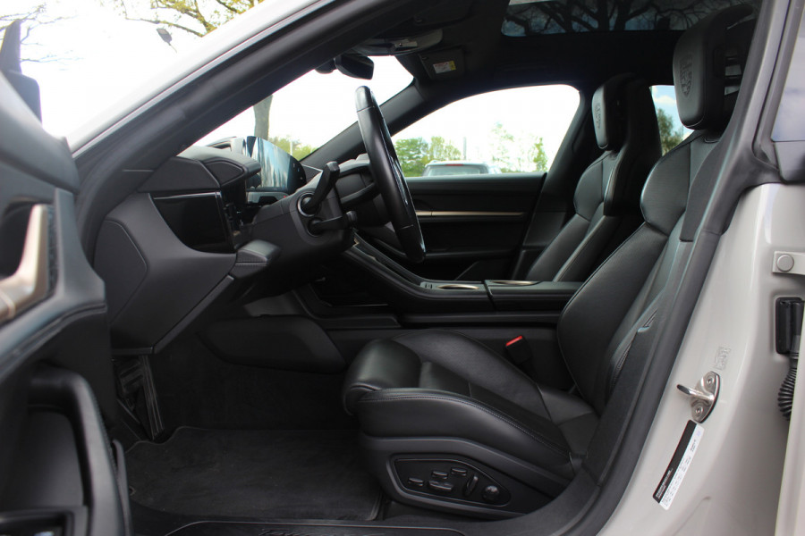 Porsche Taycan Cross Turismo 4 93 kWh / SoH 92,2% / Panoramadak / 360Camera / Passenger Display / Adaptieve Stoelen / Luchtvering / 21'' / Bose / Keyless / Sportchrono / Stoelventilatie / Stoelverwarming 4x / DAB / Cruise Control