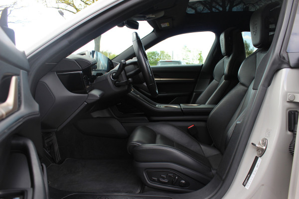 Porsche Taycan Cross Turismo 4 93 kWh / SoH 92,2% / Panoramadak / 360Camera / Passenger Display / Adaptieve Stoelen / Luchtvering / 21'' / Bose / Keyless / Sportchrono / Stoelventilatie / Stoelverwarming 4x / DAB / Cruise Control