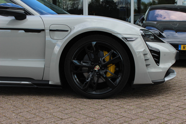Porsche Taycan Cross Turismo 4 93 kWh / SoH 92,2% / Panoramadak / 360Camera / Passenger Display / Adaptieve Stoelen / Luchtvering / 21'' / Bose / Keyless / Sportchrono / Stoelventilatie / Stoelverwarming 4x / DAB / Cruise Control