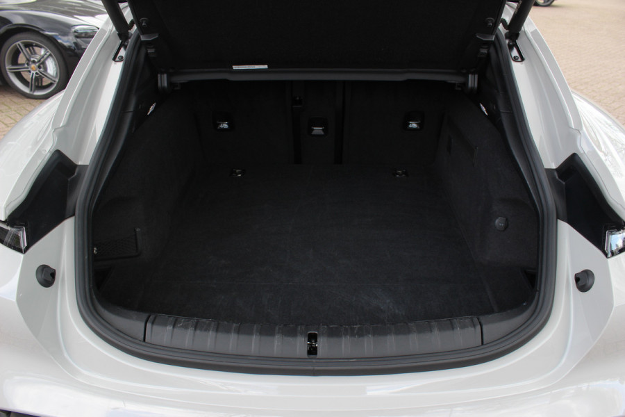 Porsche Taycan Cross Turismo 4 93 kWh / SoH 92,2% / Panoramadak / 360Camera / Passenger Display / Adaptieve Stoelen / Luchtvering / 21'' / Bose / Keyless / Sportchrono / Stoelventilatie / Stoelverwarming 4x / DAB / Cruise Control
