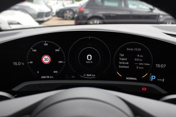 Porsche Taycan Cross Turismo 4 93 kWh / SoH 92,2% / Panoramadak / 360Camera / Passenger Display / Adaptieve Stoelen / Luchtvering / 21'' / Bose / Keyless / Sportchrono / Stoelventilatie / Stoelverwarming 4x / DAB / Cruise Control