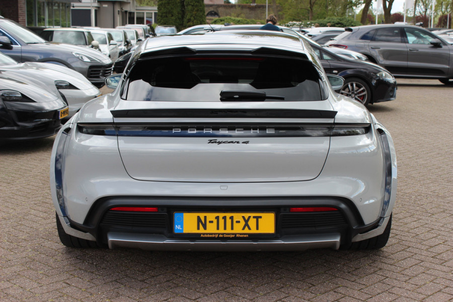 Porsche Taycan Cross Turismo 4 93 kWh / SoH 92,2% / Panoramadak / 360Camera / Passenger Display / Adaptieve Stoelen / Luchtvering / 21'' / Bose / Keyless / Sportchrono / Stoelventilatie / Stoelverwarming 4x / DAB / Cruise Control